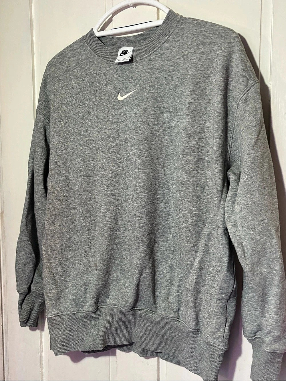 Nike Sportswear Essential Micro Swoosh Crewneck Sweatshirt Gray Small